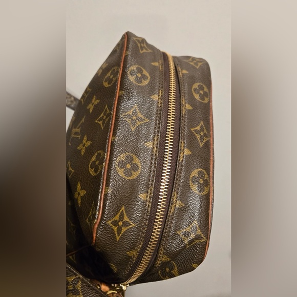 Louis Vuitton VINTAGE Monogram Danube MM Crossbody - Picture 15 of 16